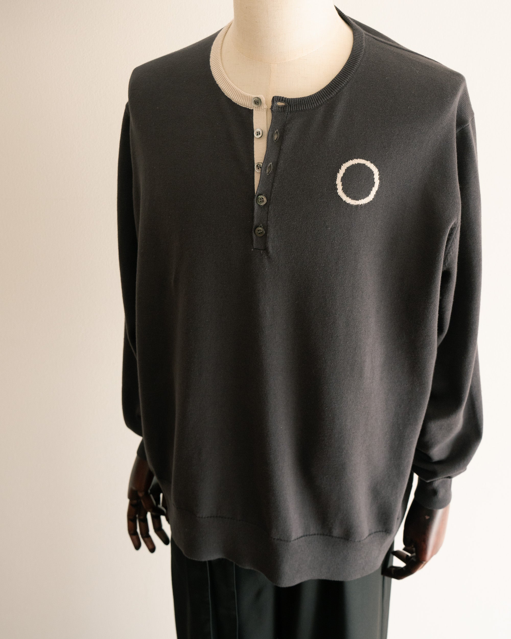 Signature Sweater, CHARCOAL × IVORY